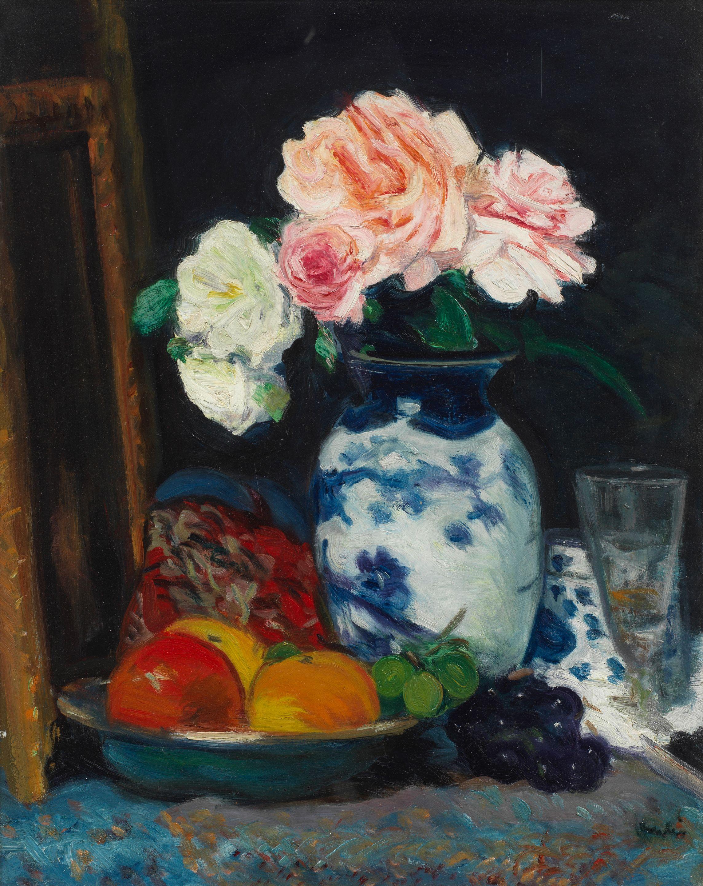 George Leslie Hunter - Still life with roses in a Chinese blue and white jar