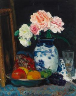 George Leslie Hunter - Still life with roses in a Chinese blue and white jar