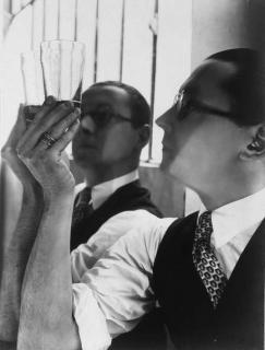 Germaine Krull - Carlo Rim holding a glass