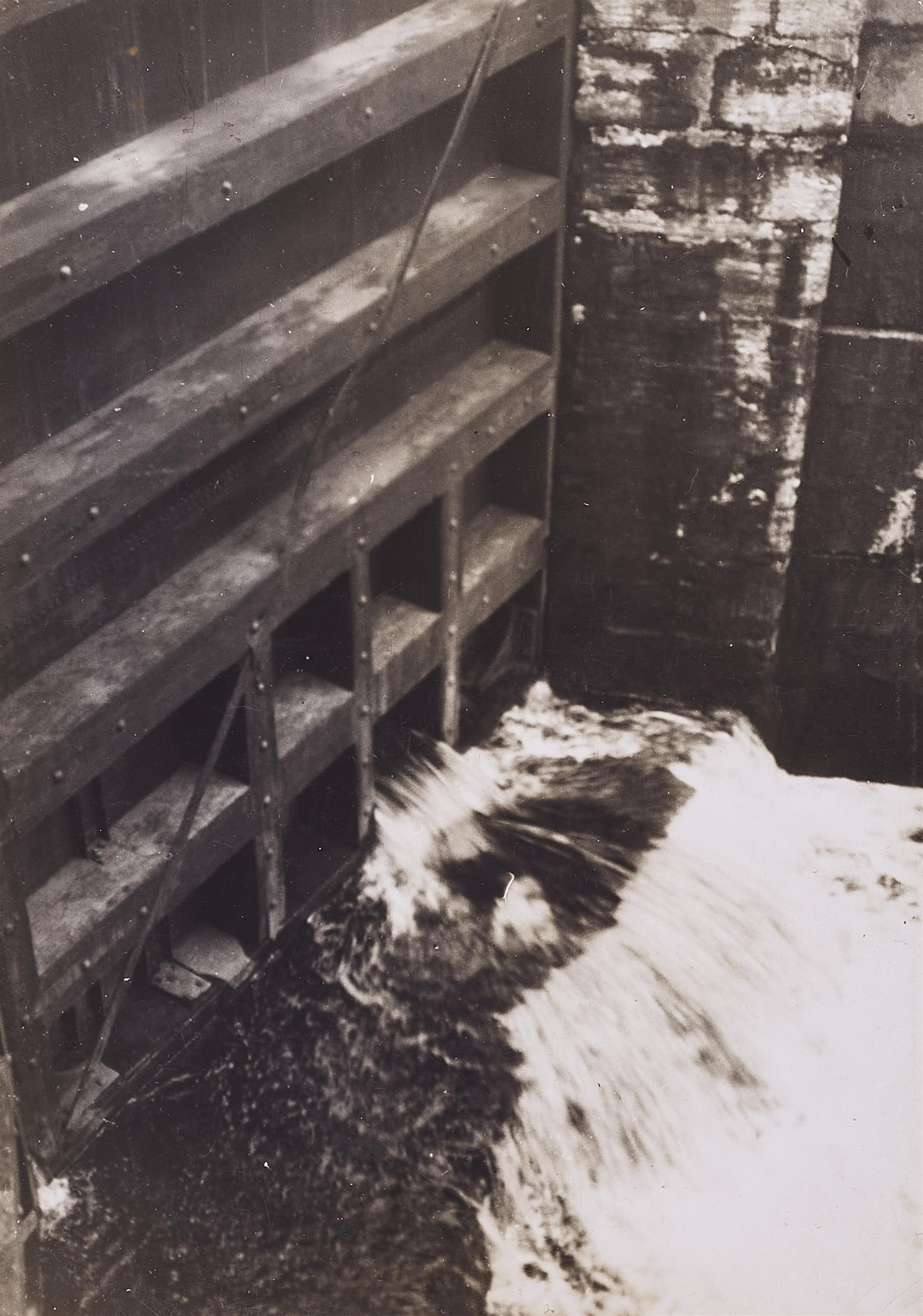 Germaine Krull - Écluses, Bassin de la Villette, Paris