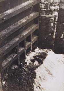 Germaine Krull - Écluses, Bassin de la Villette, Paris