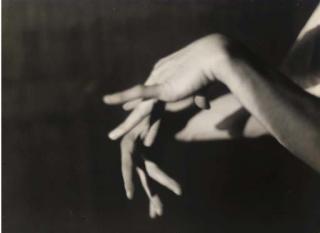Germaine Krull - Etude de mains