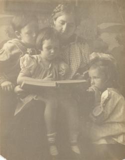 Gertrude Käsebier - Untitled (Mother and Children Reading)