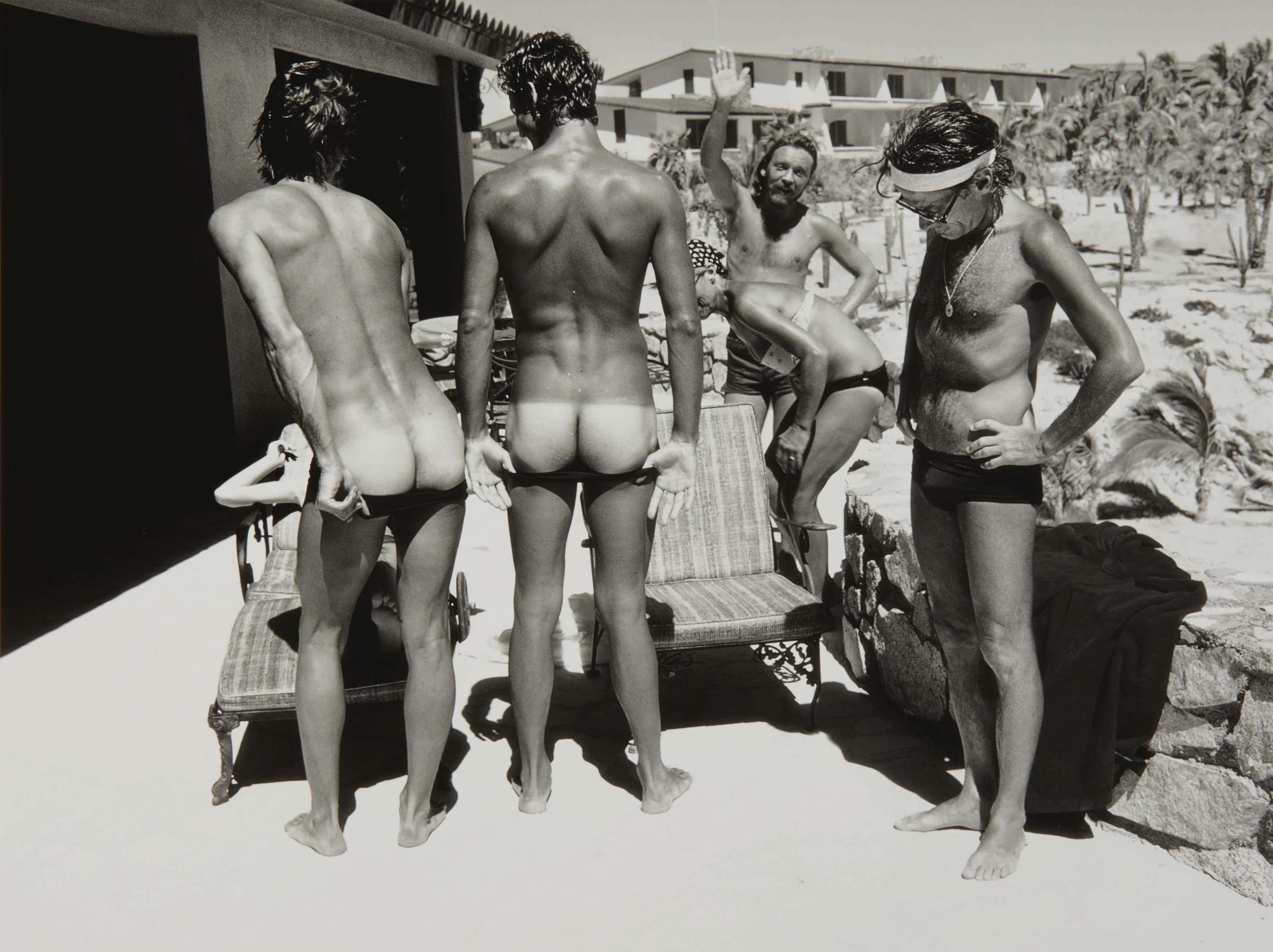 Gideon Lewin - Avedon Inspecting, Baja, 1974