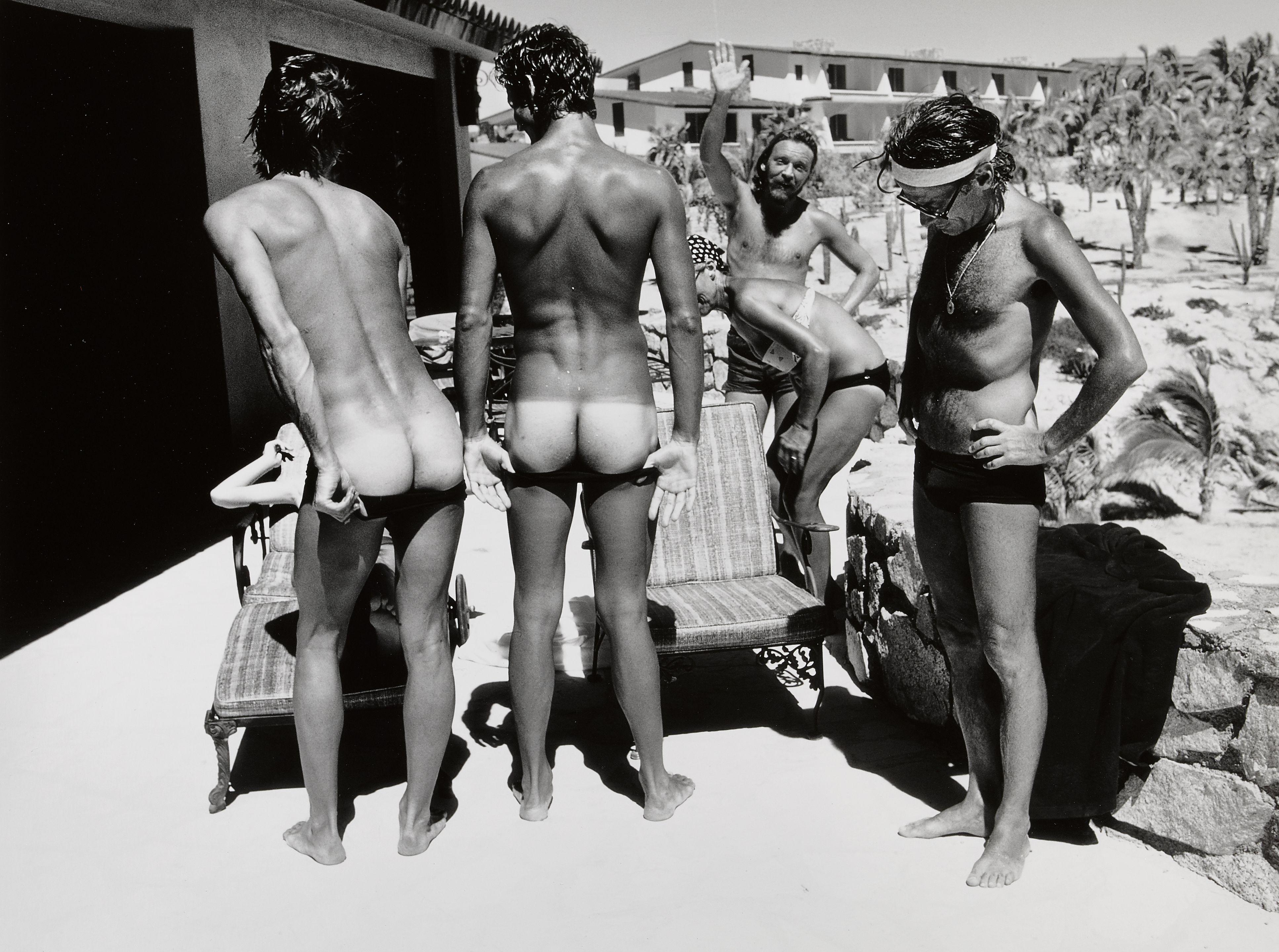 Gideon Lewin - Avedon Inspecting, Baja