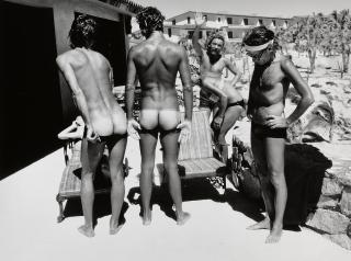 Gideon Lewin - Avedon Inspecting, Baja