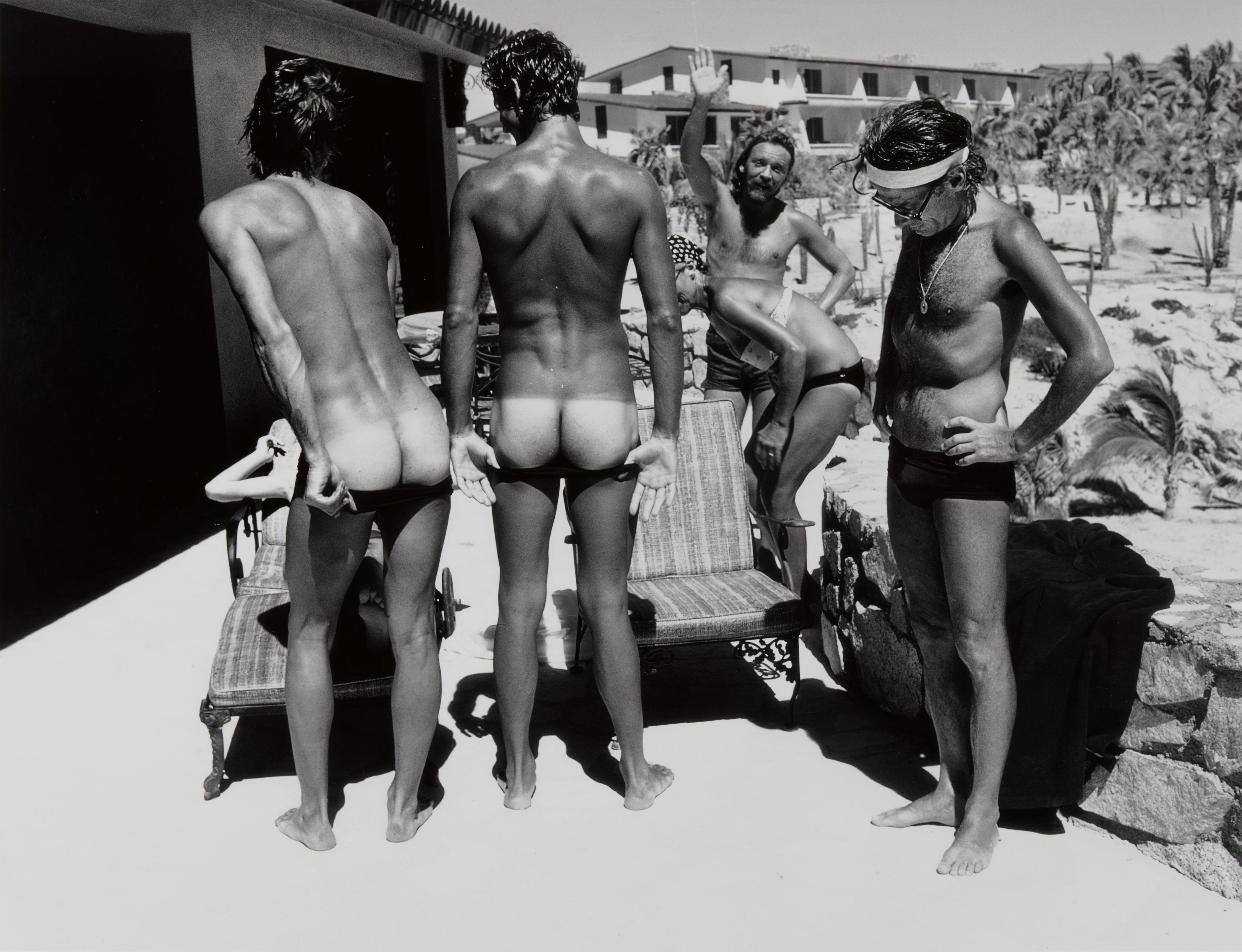 Gideon Lewin - Avedon Inspecting, Baja