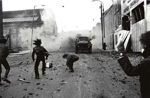 Gilles Peress - William Street, Derry, 1972