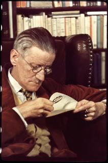 Gisèle Freund - James Joyce mit Lupe