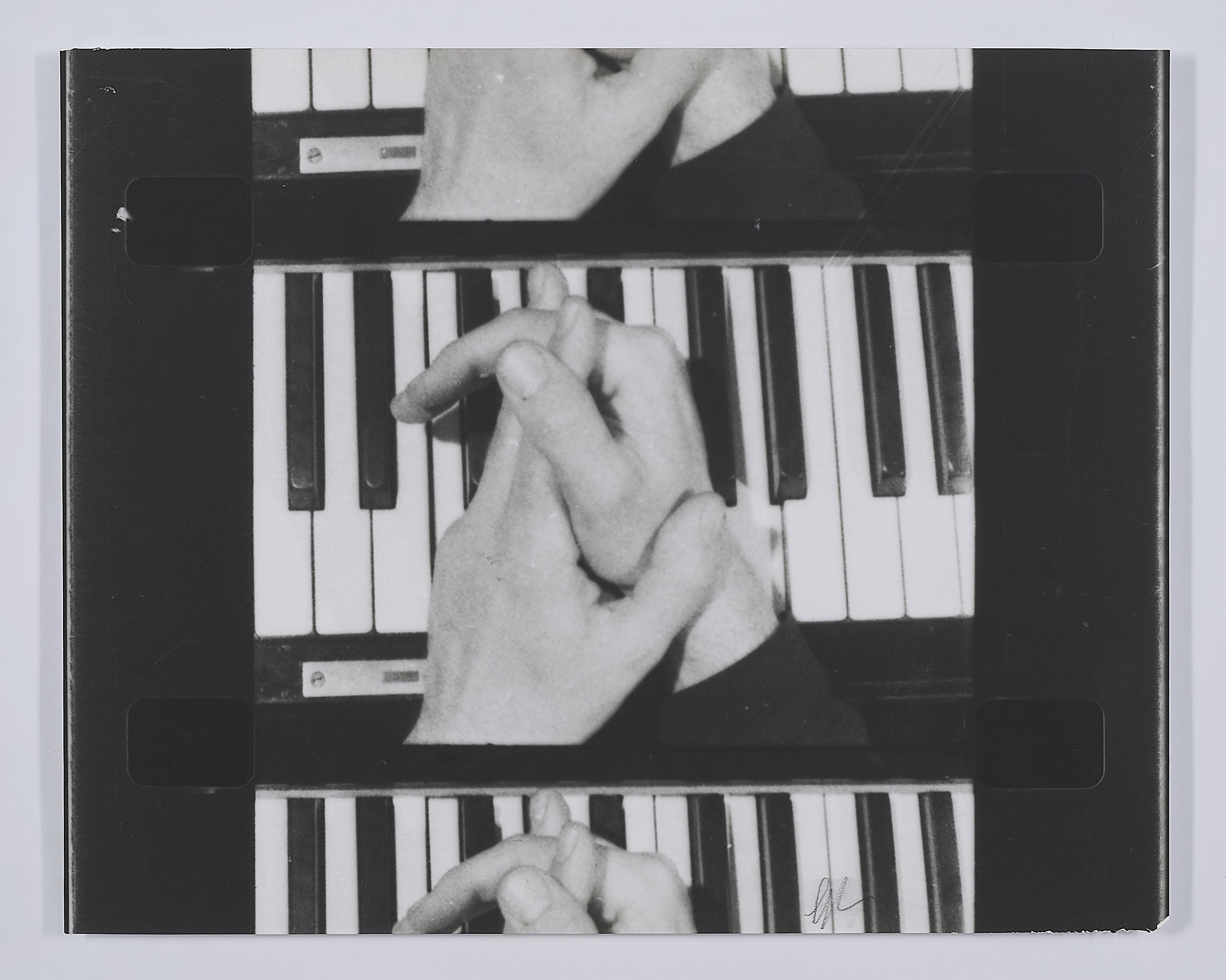 Giuseppe Chiari - Le Mani.