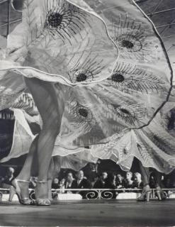 Gjon Mili - Nightclubs, NYC, Chorus Girls\' Legs and Patrons at The Harlem, 1947