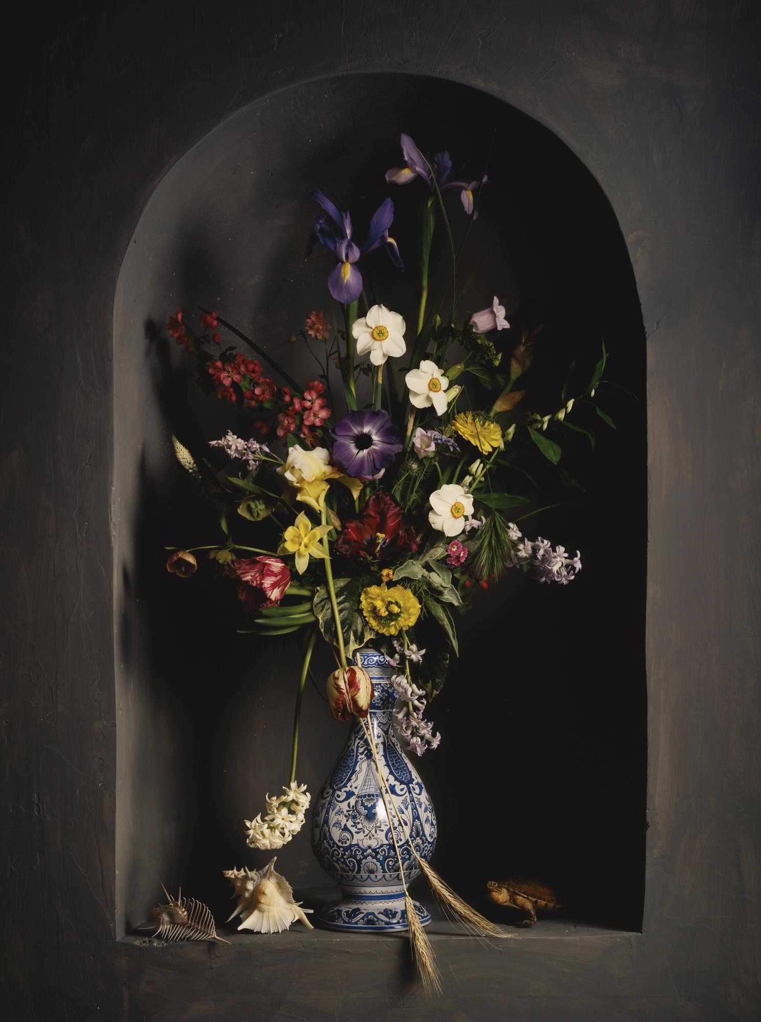 Guido Mocafico - \'Bouquet De Fleurs Dans Une Niche\', 2006 