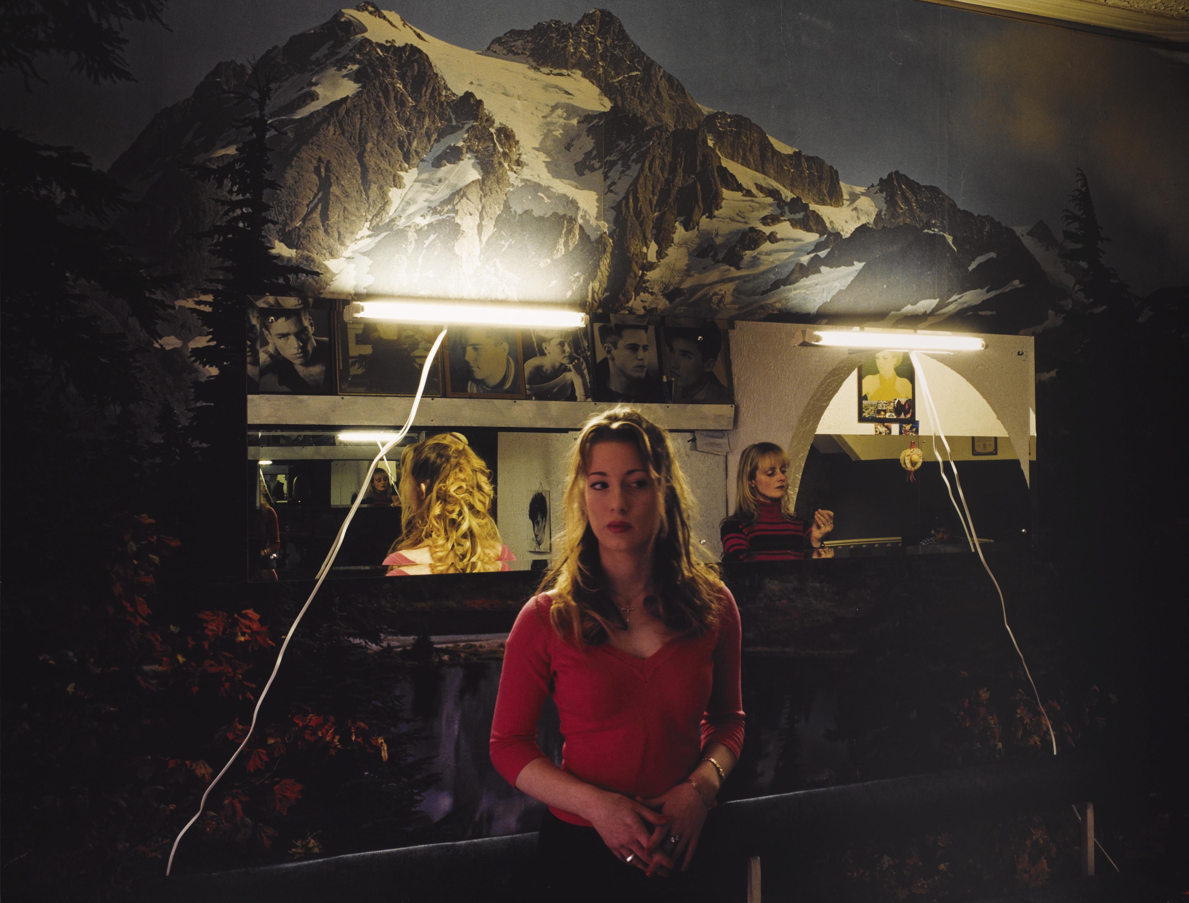 Hannah Starkey - Untitled (2001)