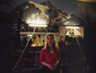 Hannah Starkey - Untitled (2001)