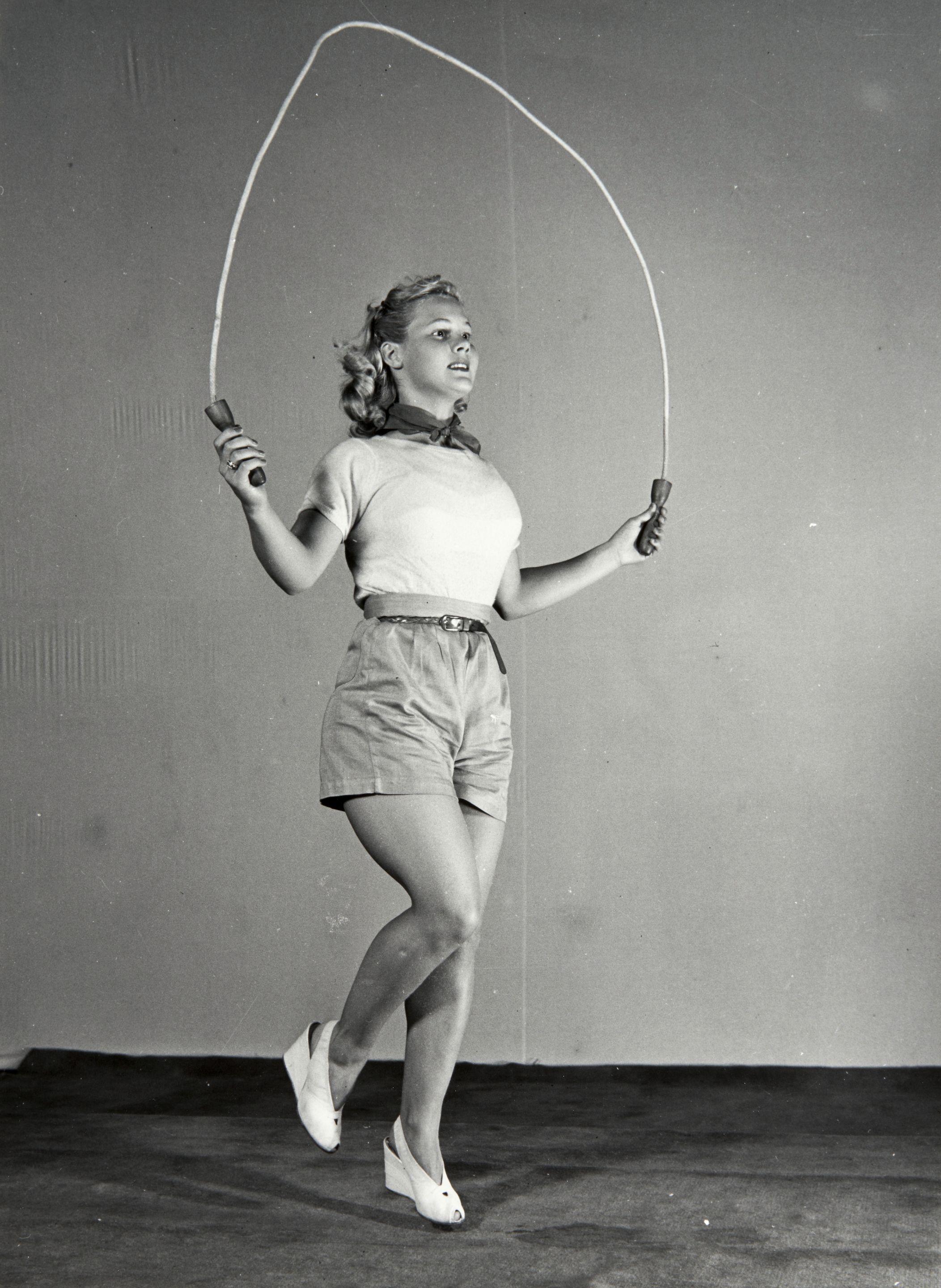 Harold Edgerton - Girl Jumping Rope