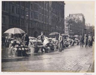 Harold Pierce Cazneaux - Flower Seller, Martin Place