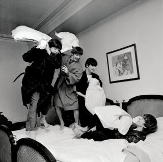 Harry Benson - The Beatles, Pillow Fight, George V Hotel, Paris