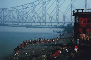 Harry Gruyaert - Untitled (Howrah Bridge and Mallick Ghat, Kolkata, India)