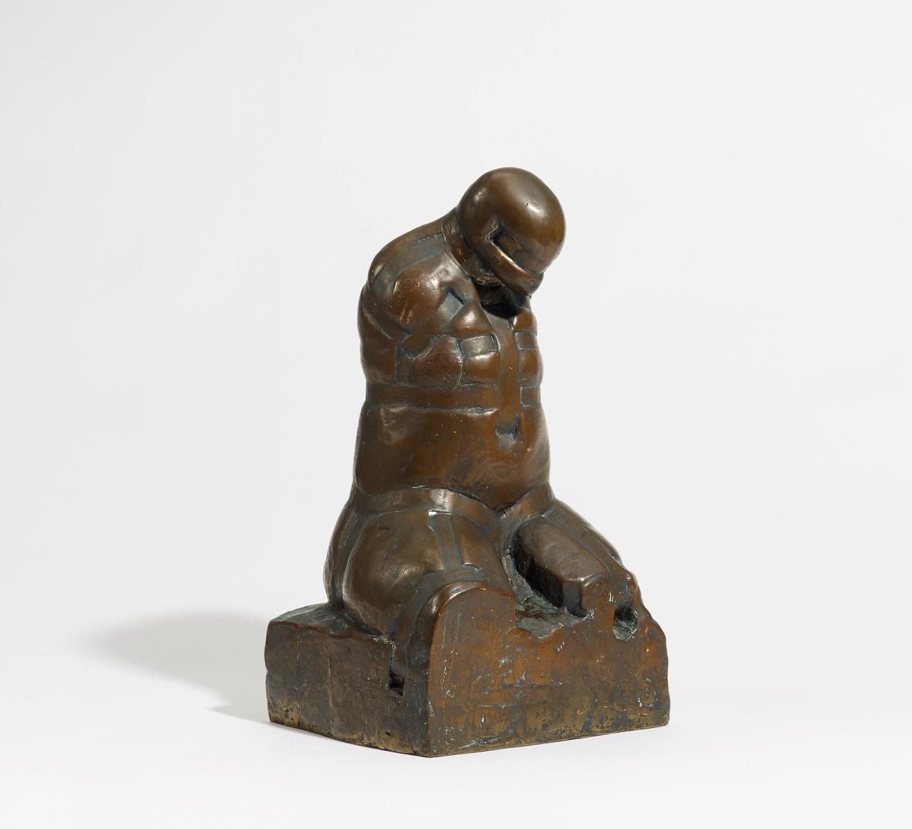 Hede Bühl - Sitzende Figur.