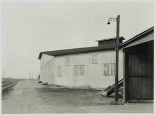 Heinrich Riebesehl - \'Diekmannshausen (Wesermarsch)\' from the series \'Gewerbebauten\', February 1982