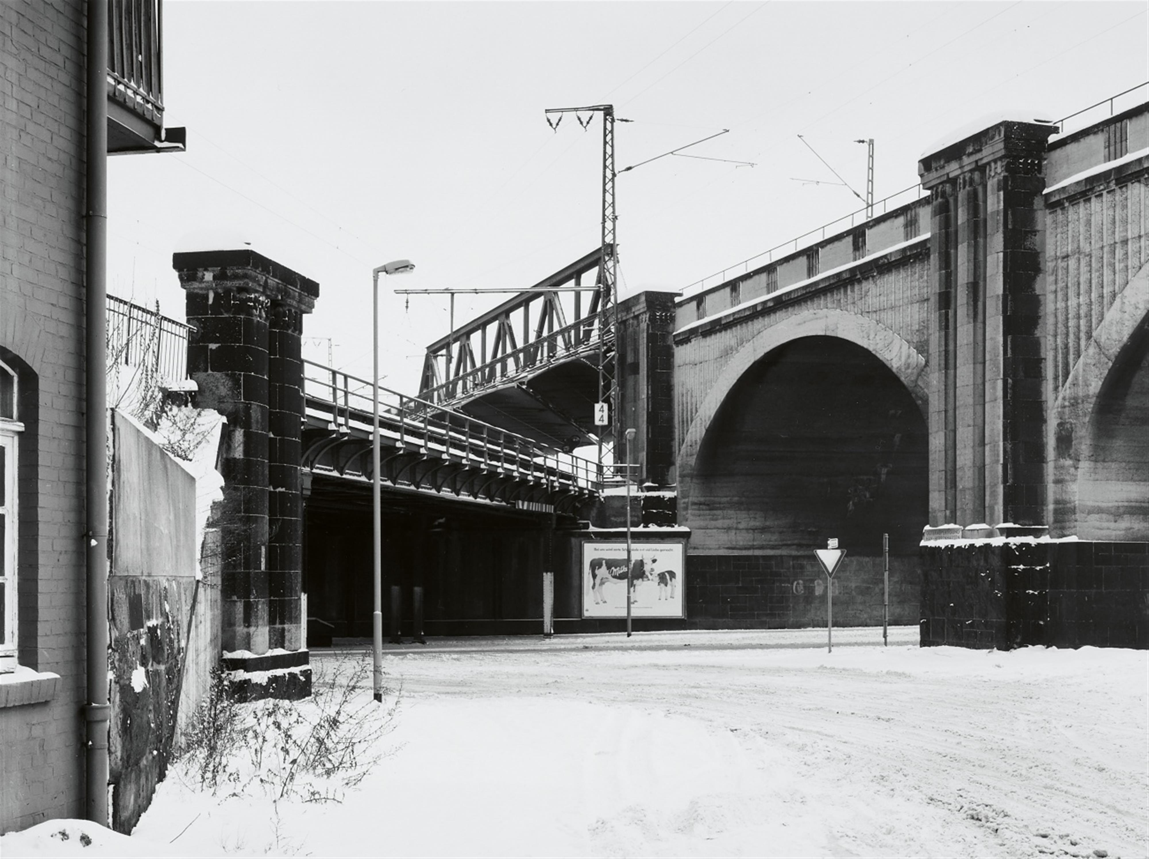 Heinrich Riebesehl - Hannover-Herrenhausen (aus: Bahnlandschaften)