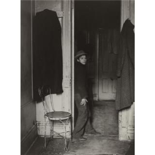 Helen Levitt - \'Gypsy, E. Harlem, N. Y.\'