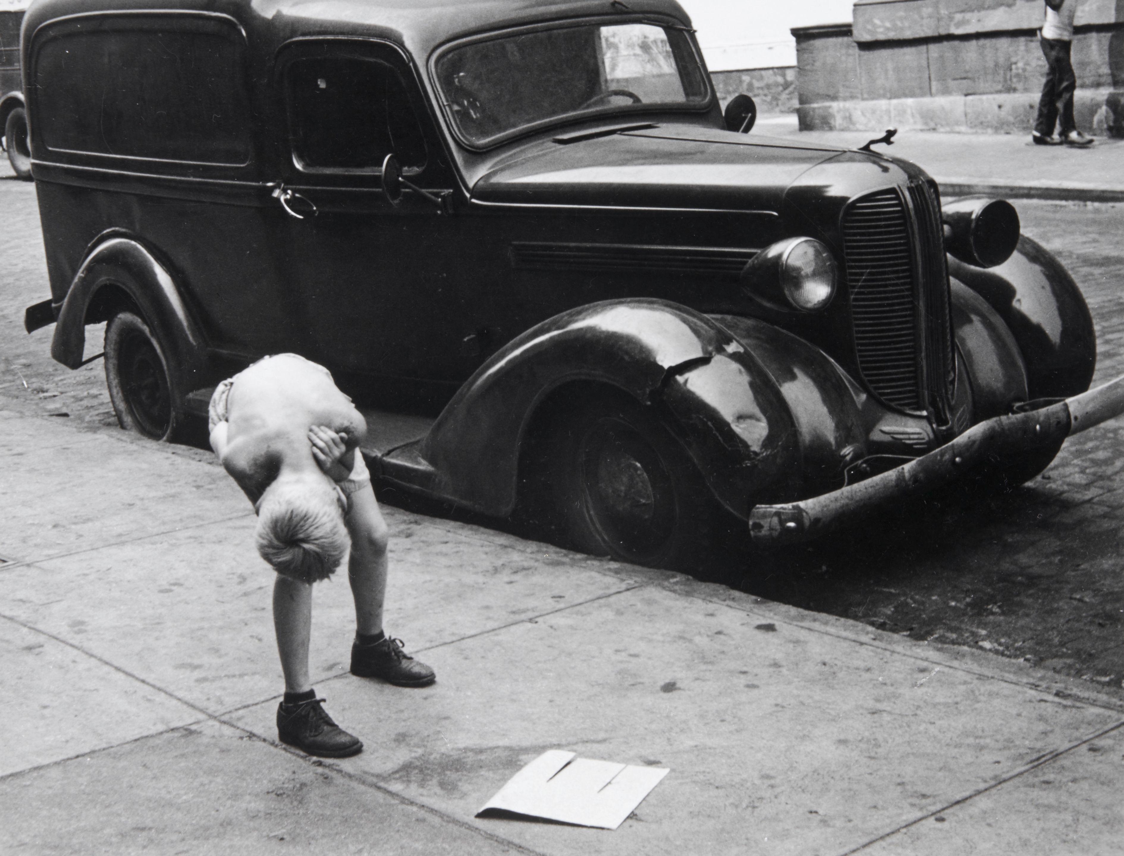 Helen Levitt - N.Y. (boy looking under car)