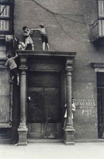 Helen Levitt - N.Y.C., c. 1942