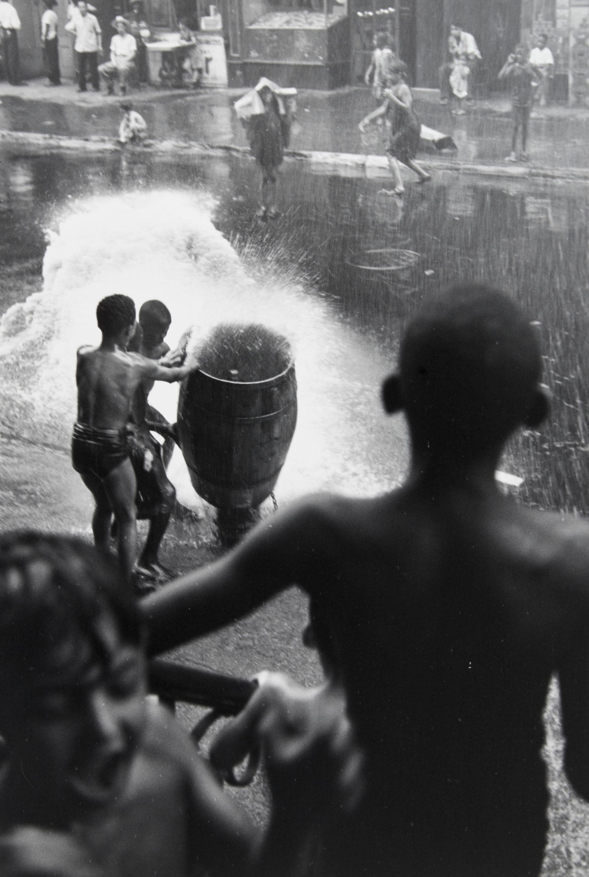 Helen Levitt - N.Y. (children playing at hydrant)