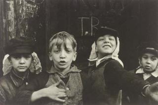 Helen Levitt - N.Y., circa 1942