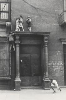 Helen Levitt - New York, c. 1940