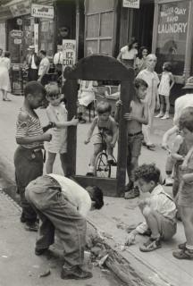 Helen Levitt - New York, c. 1945