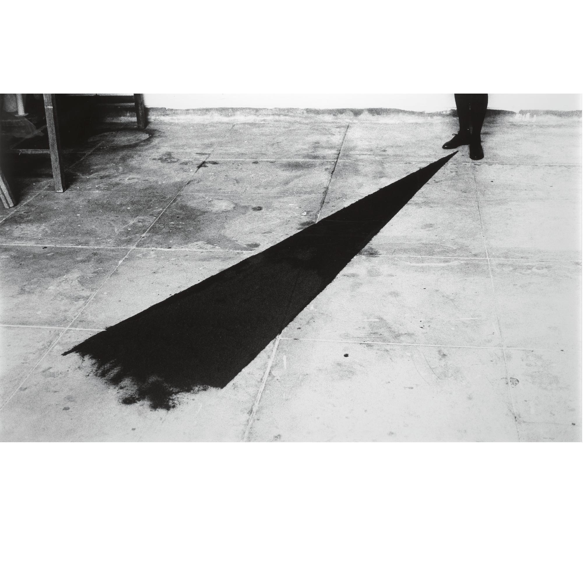 Helena Almeida - Entrada Negra