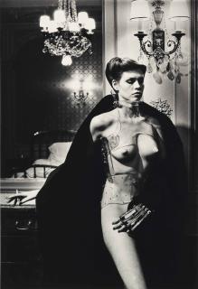 Helmut Newton - Jane Kirby, Avenue Kléber, Paris, 1978