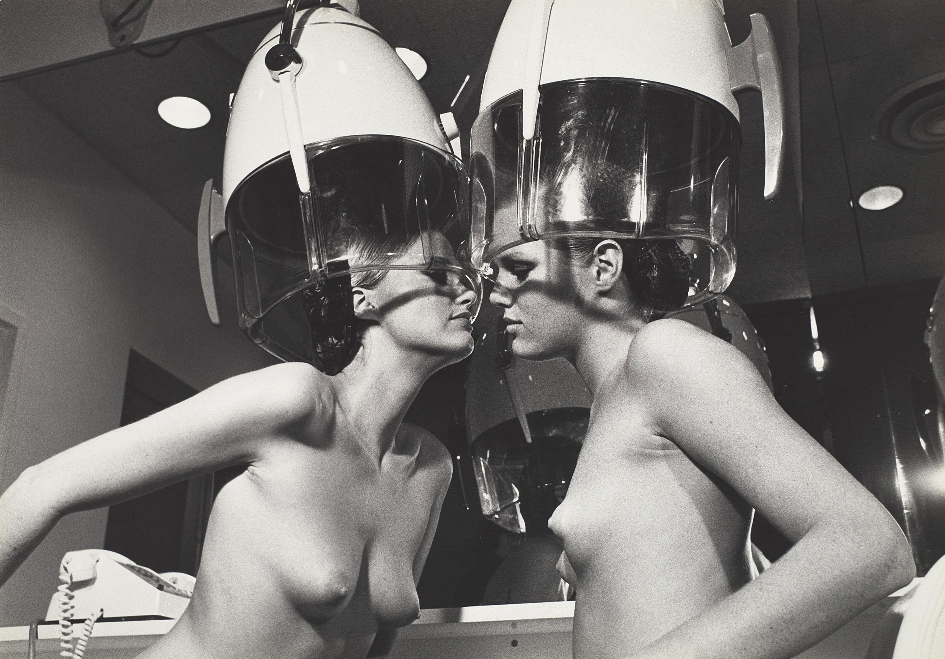 Helmut Newton - Patti Hansen and Winnie Hollman for Xavier Coiffures, New York, 1976