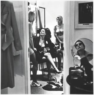 Helmut Newton - Voyeurism in the Dressing Room, Los Angeles, 1989