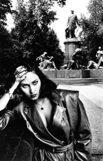 Helmut Newton - Young Woman and Bismarck Monument, Berlin