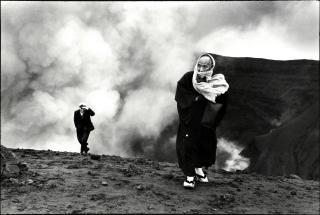 Henri Cartier-Bresson - »Auf dem Berg Aso«