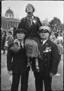 Henri Cartier-Bresson - London, coronation parade of King George VI in Trafalgar Square 1938