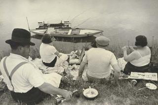 Henri Cartier-Bresson - On the Banks of the Marne, France, 1938