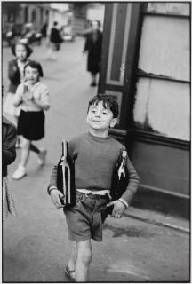 Henri Cartier-Bresson - Rue Mouffetard, 1954