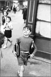 Henri Cartier-Bresson - Rue Mouffetard (1954)