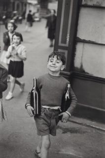 Henri Cartier-Bresson - Rue Mouffetard, Paris, 1954