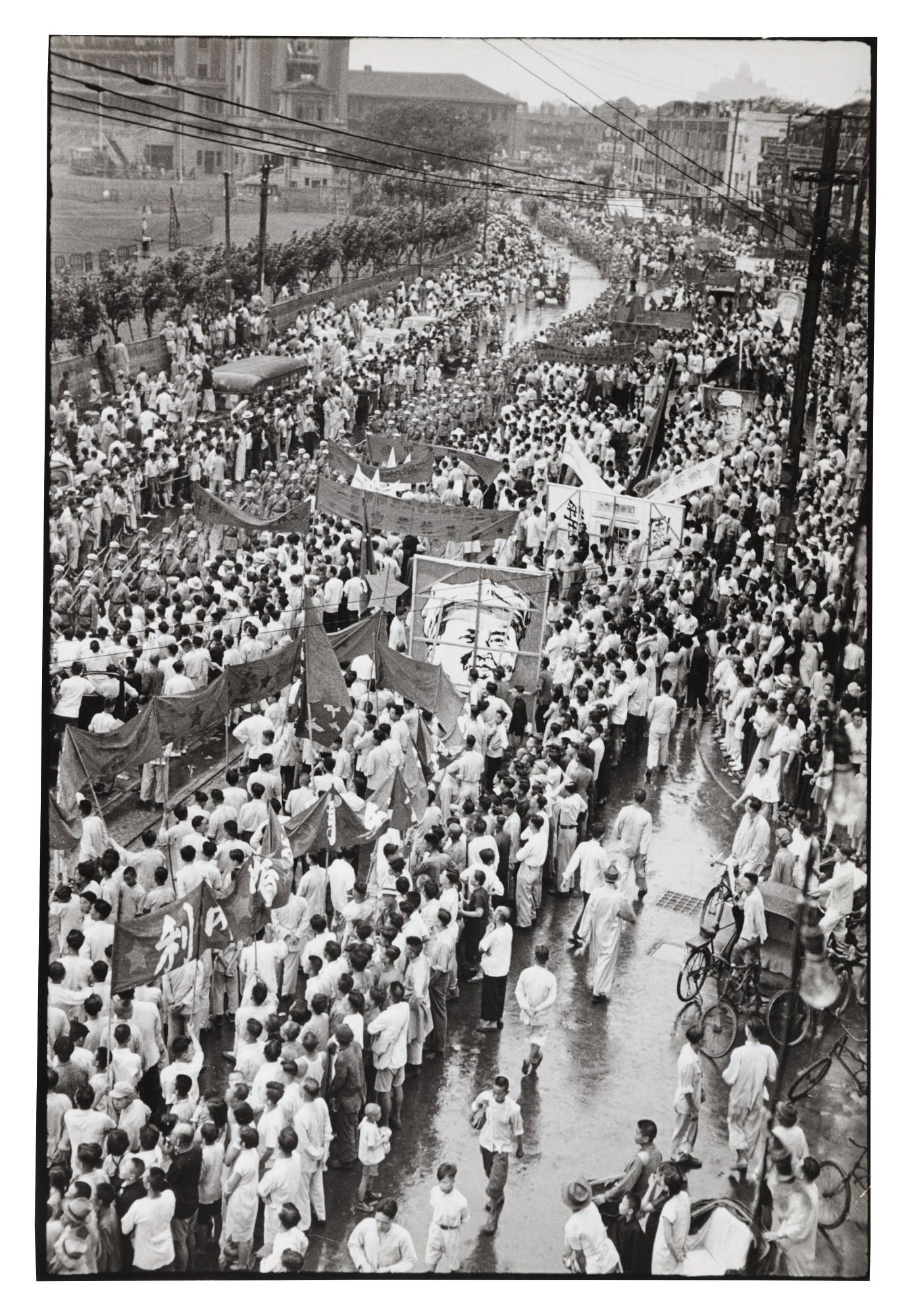 Henri Cartier-Bresson - Shanghai (Nanking Road)