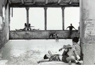 Henri Cartier-Bresson - Simiane La Rotonde, France, c. 1970
