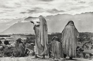Henri Cartier-Bresson - Srinagar, Kashmir, India