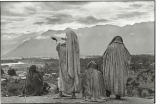Henri Cartier-Bresson - Srinigar, Kashmir, 1947-48