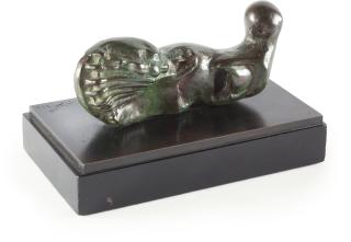 Henry Moore - Bird in hand