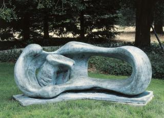 Henry Moore - Reclining Mother and Child