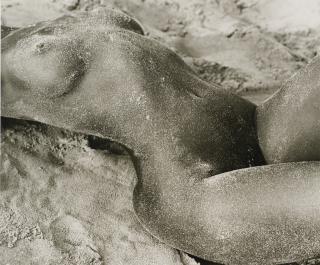 Herb Ritts - \'Iman, Torso Horizontal, Atlantic Beach, New York\', 1986